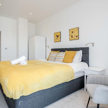 Top Floor Luxury 2 Bedroom St Albans Apartment - Free Wifi 외부 사진