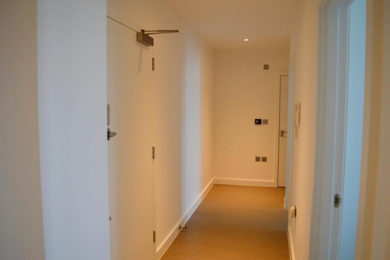 Top Floor Luxury 2 Bedroom St Albans Apartment - Free Wifi 외부 사진