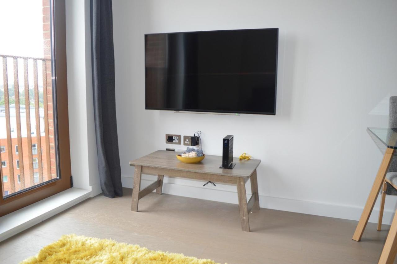 Top Floor Luxury 2 Bedroom St Albans Apartment - Free Wifi 외부 사진