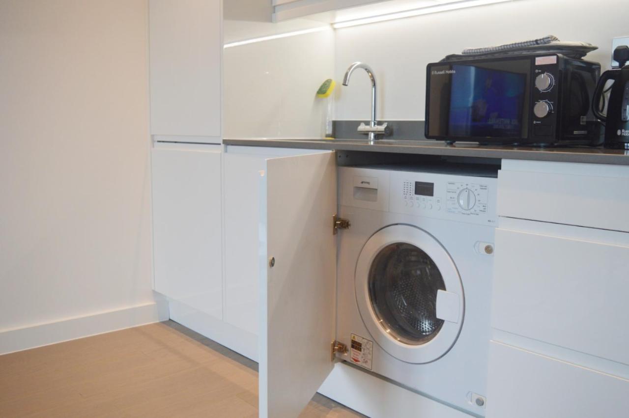 Top Floor Luxury 2 Bedroom St Albans Apartment - Free Wifi 외부 사진