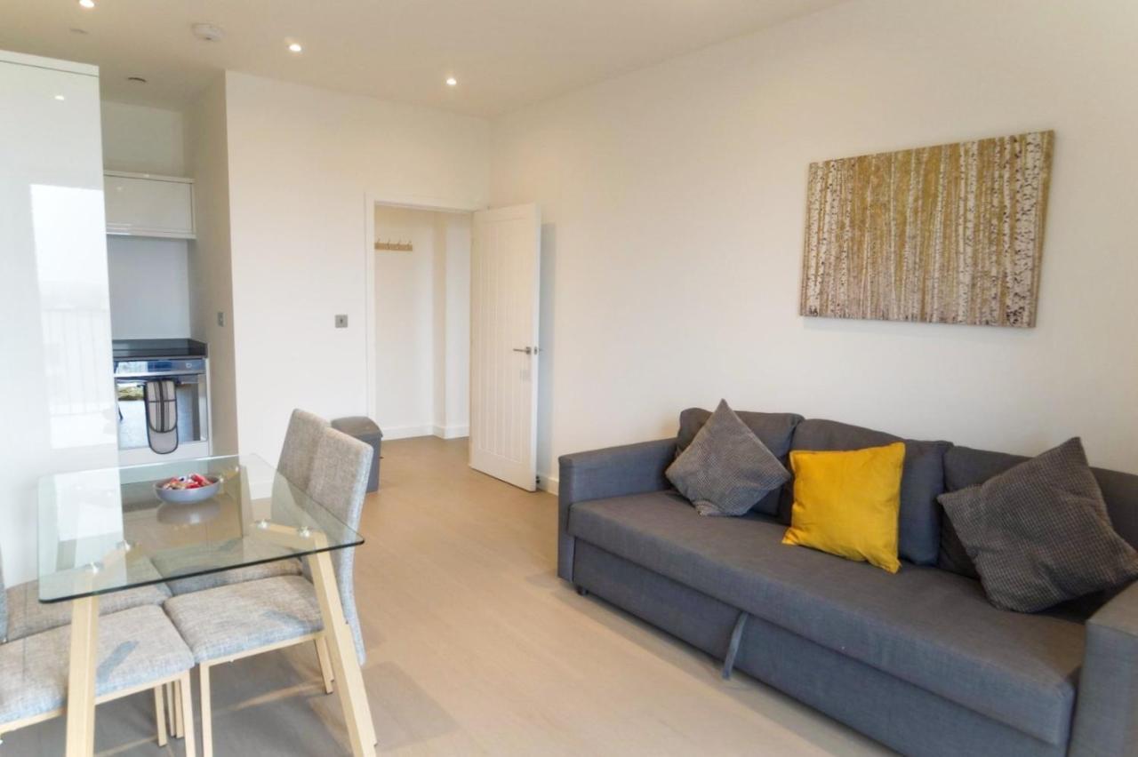 Top Floor Luxury 2 Bedroom St Albans Apartment - Free Wifi 외부 사진