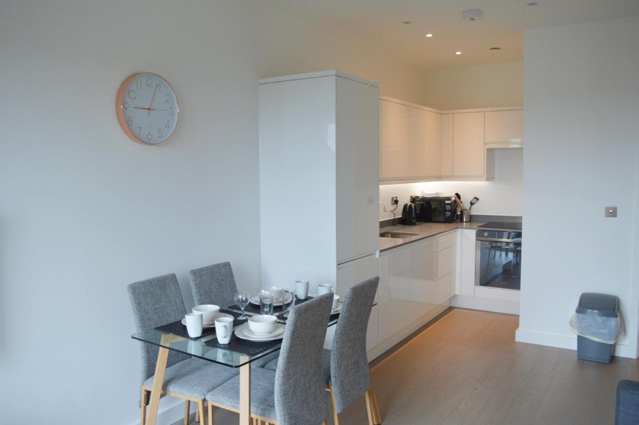 Top Floor Luxury 2 Bedroom St Albans Apartment - Free Wifi 외부 사진