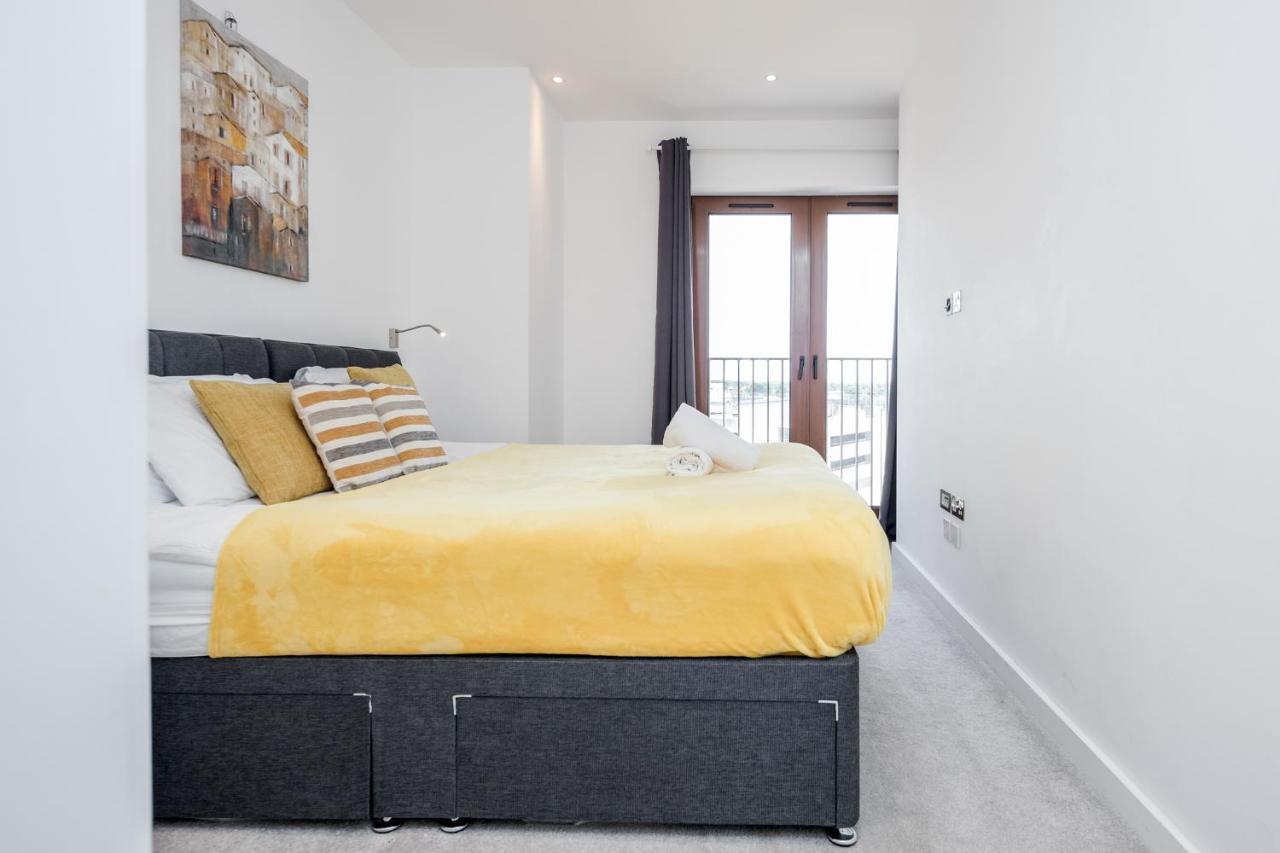 Top Floor Luxury 2 Bedroom St Albans Apartment - Free Wifi 외부 사진